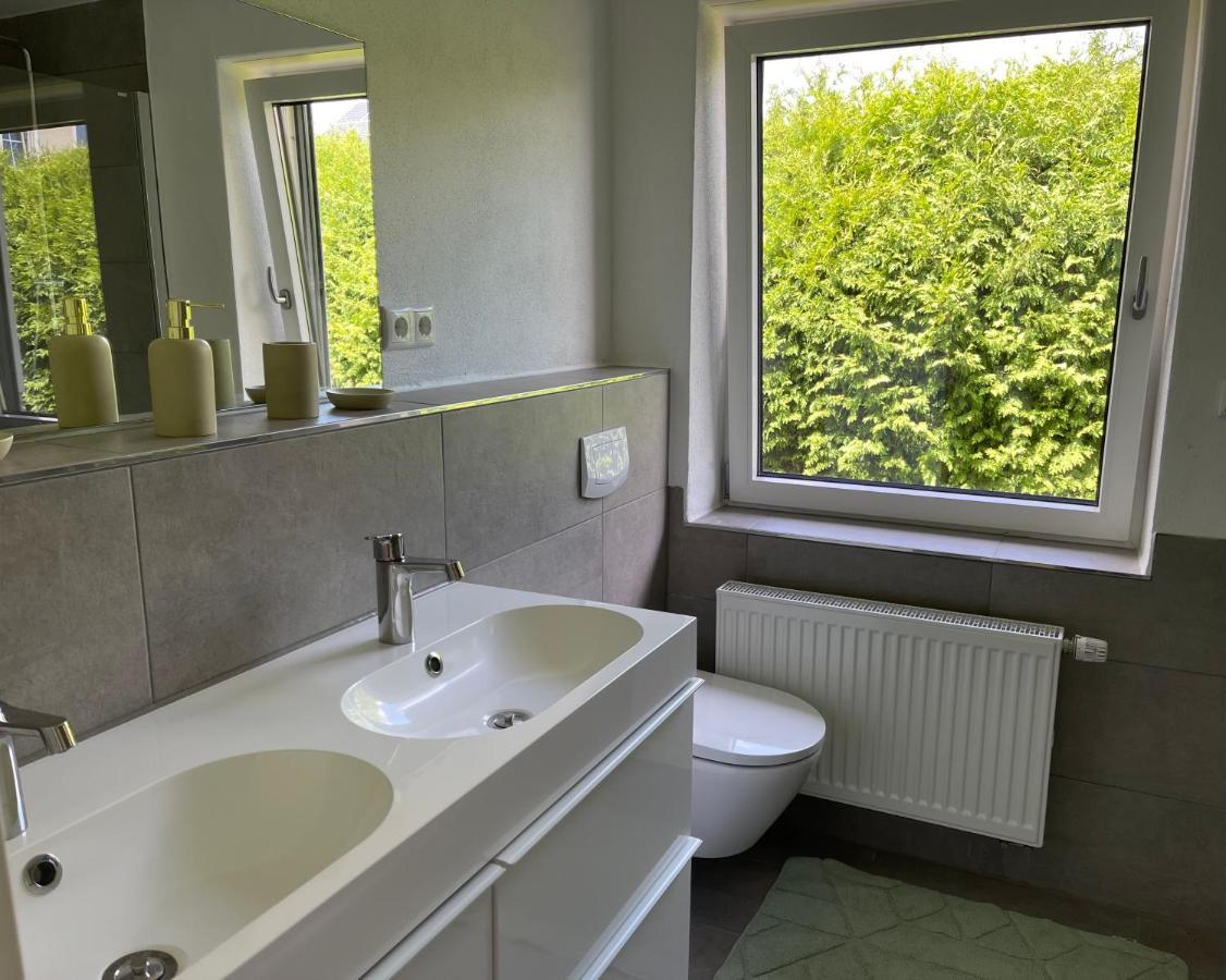 Bungalow In Ruhiger Siedlung Mit Stellplatz Landshut Exteriér fotografie