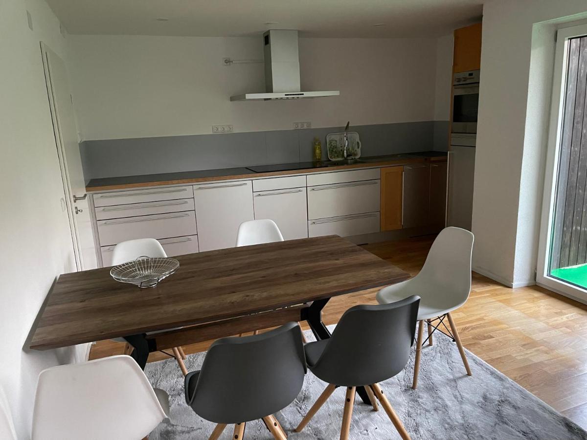 Bungalow In Ruhiger Siedlung Mit Stellplatz Landshut Exteriér fotografie