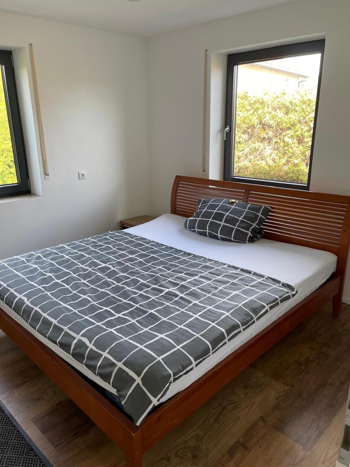 Bungalow In Ruhiger Siedlung Mit Stellplatz Landshut Exteriér fotografie